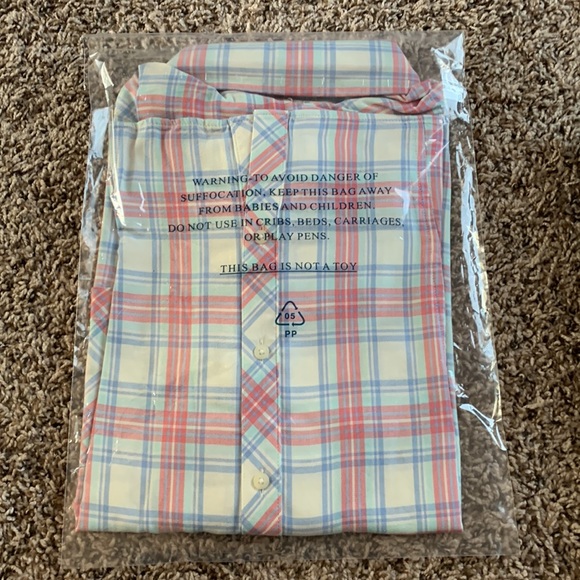 Lot of 2 Vineyard Vines button down shirts - Picture 3 of 8